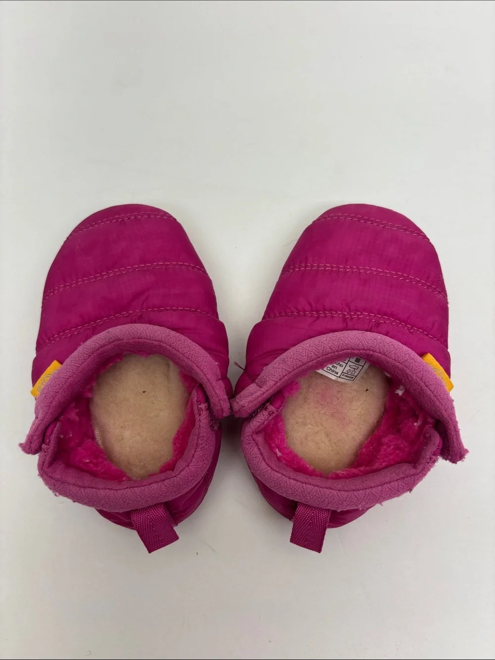 UGG baby Cozy Slip-On Shoes in Pink, SZ 04/05, box 73